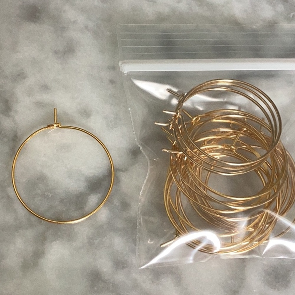 Findings: 25m Earring hoops (20)